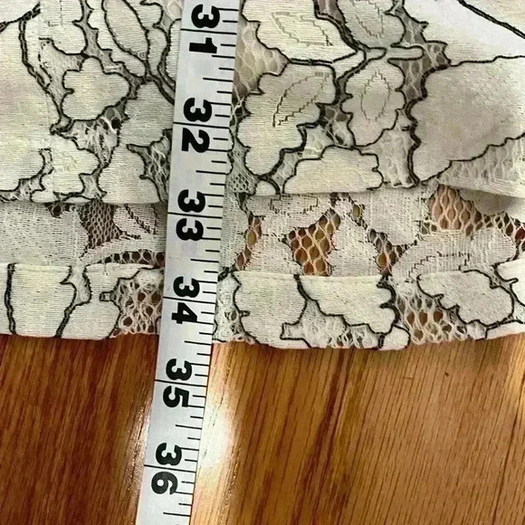 H&M lace cap sleeve dress w/ back black velvet bowtie. Size 6 - Picture 4 of 5